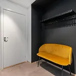 Luxury Downtown With 2 Bedrooms And 2 Bathrooms And Parking トロムソ