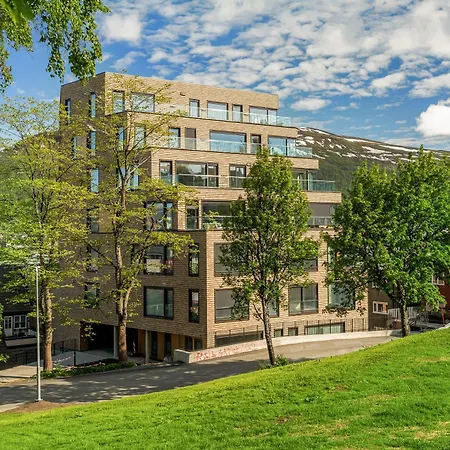 Luxury Downtown With 2 Bedrooms And 2 Bathrooms And Parking Apartment Tromso