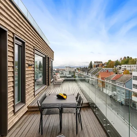 Luxury Downtown With 2 Bedrooms And 2 Bathrooms And Parking Tromso