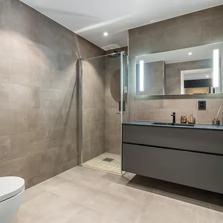 Apartment Luxury Downtown With 2 Bedrooms And 2 Bathrooms And Parking