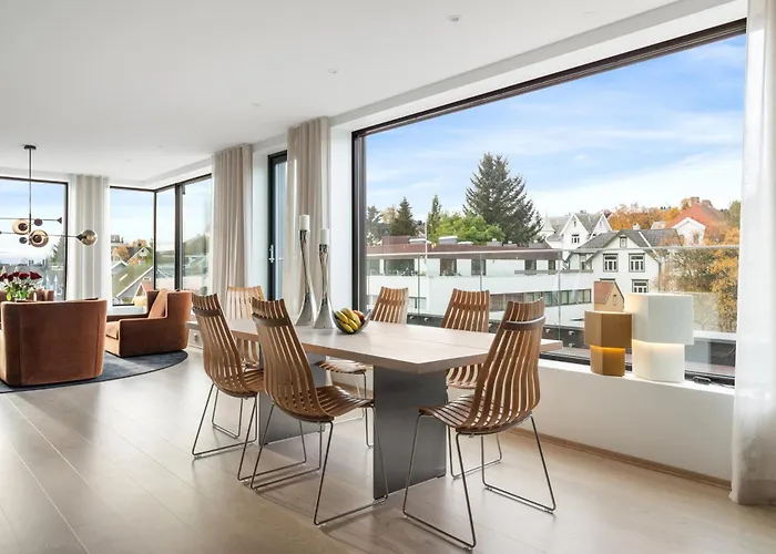 Luxury Downtown With 2 Bedrooms And 2 Bathrooms And Parking Апартаменты