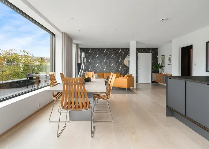 Апартаменты Luxury Downtown With 2 Bedrooms And 2 Bathrooms And Parking *